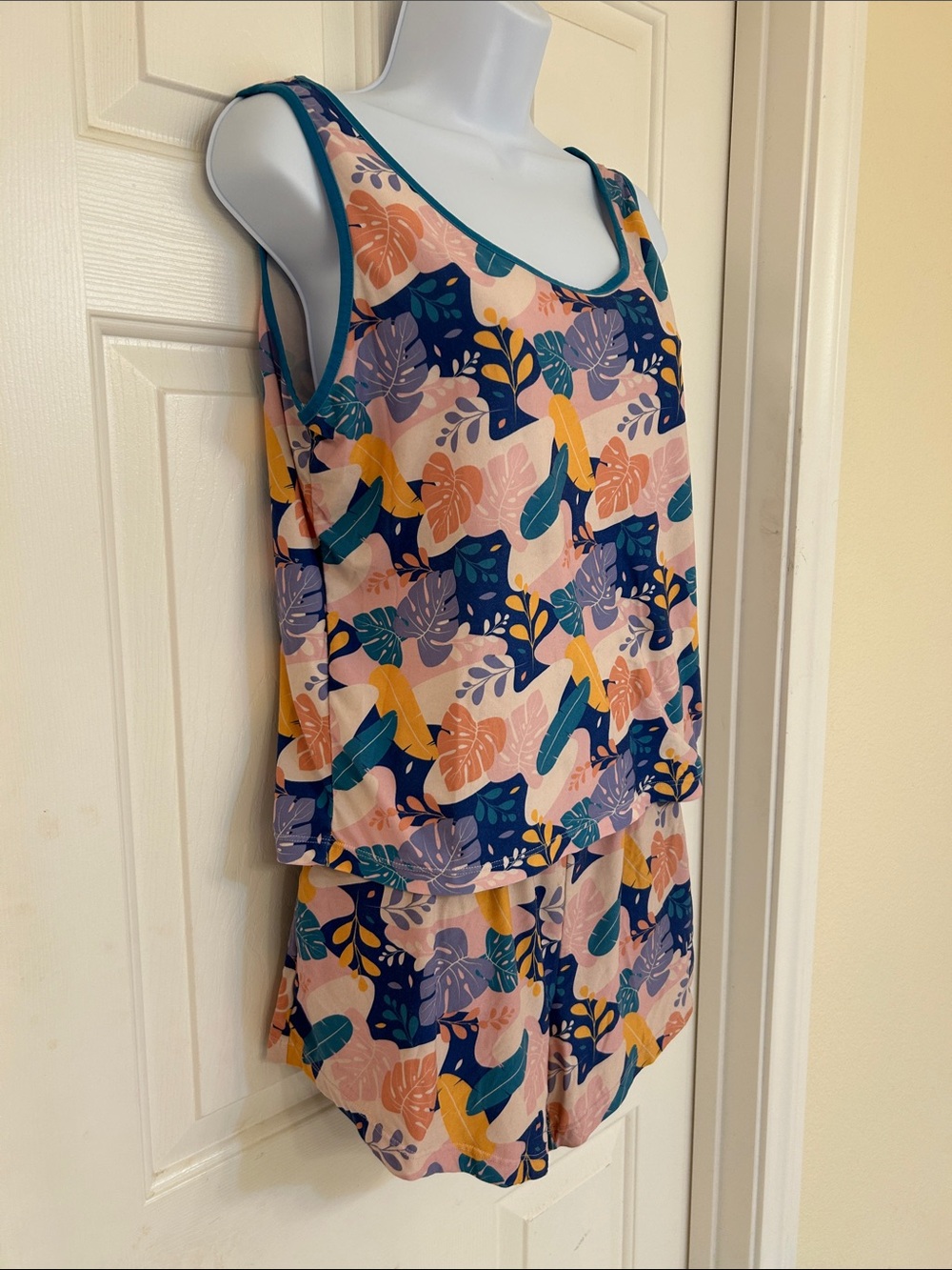 POP Fit Pajama Set Tropical Leaf Tank Top and Sleep Shorts with Pockets Large - Picture 9 of 10